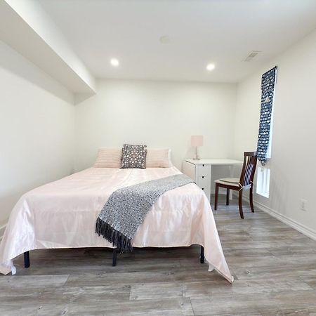 Cozy Room With Private Bath Near Don Mills Subway Toronto Kültér fotó